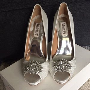 Badgley Mischka White Peep Toe Heels